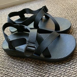 Chacos mens size 11 black. No toe strap.